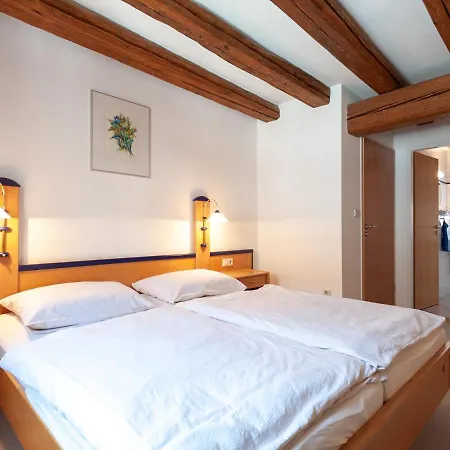 Gaestezimmer Im Weingut Wolf Bed & Breakfast