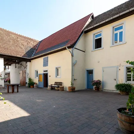 Gaestezimmer Im Weingut Wolf Großkarlbach
