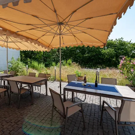 Gaestezimmer Im Weingut Wolf Bed & Breakfast 3*