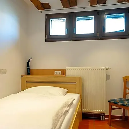 Gaestezimmer Im Weingut Wolf לינה וארוחת בוקר 3*