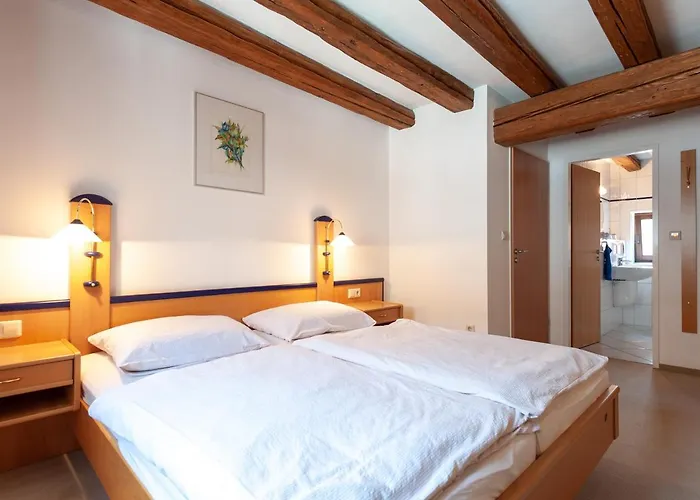 Gaestezimmer Im Weingut Wolf Bed & Breakfast