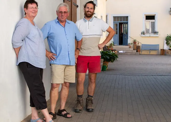 Gaestezimmer Im Weingut Wolf Bed & Breakfast 3*