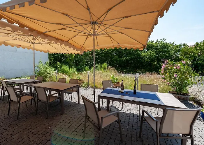 Gaestezimmer Im Weingut Wolf Bed & Breakfast 3*